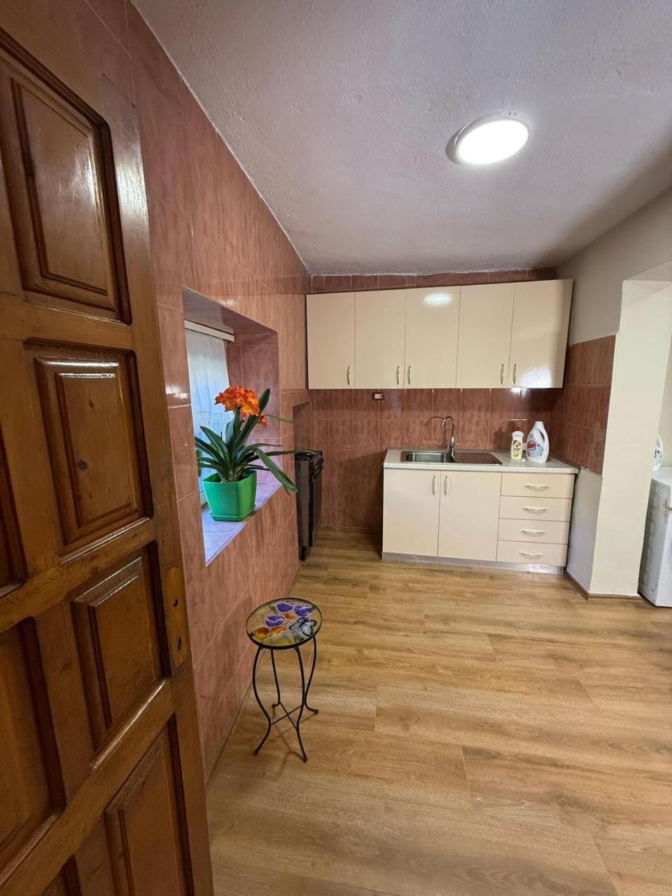 Shkodra Guest House & Trips Exterior photo