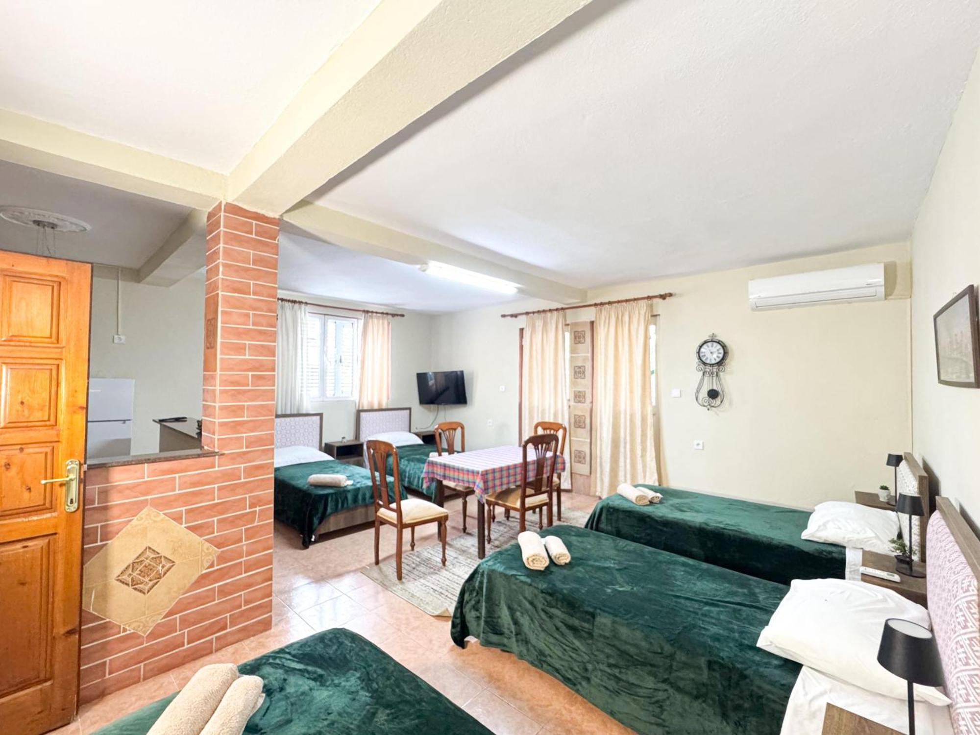 Shkodra Guest House & Trips Exterior photo